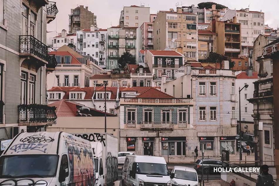 Жилой район Лиссабона с домами на склонне.