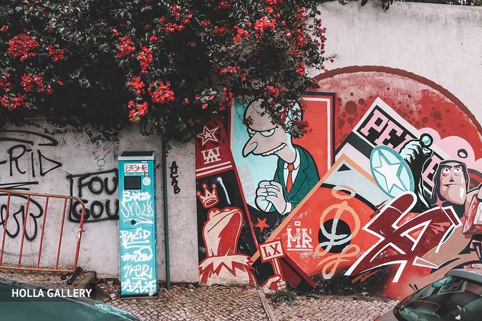 Абстрактное граффити на стене в Лиссабоне