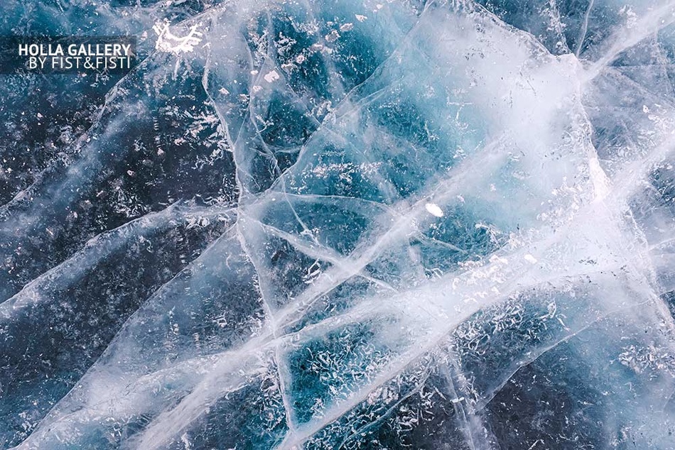 Лёд Байкала. Замерзшее озеро, трещины во льду. Фото для интерьера комнаты