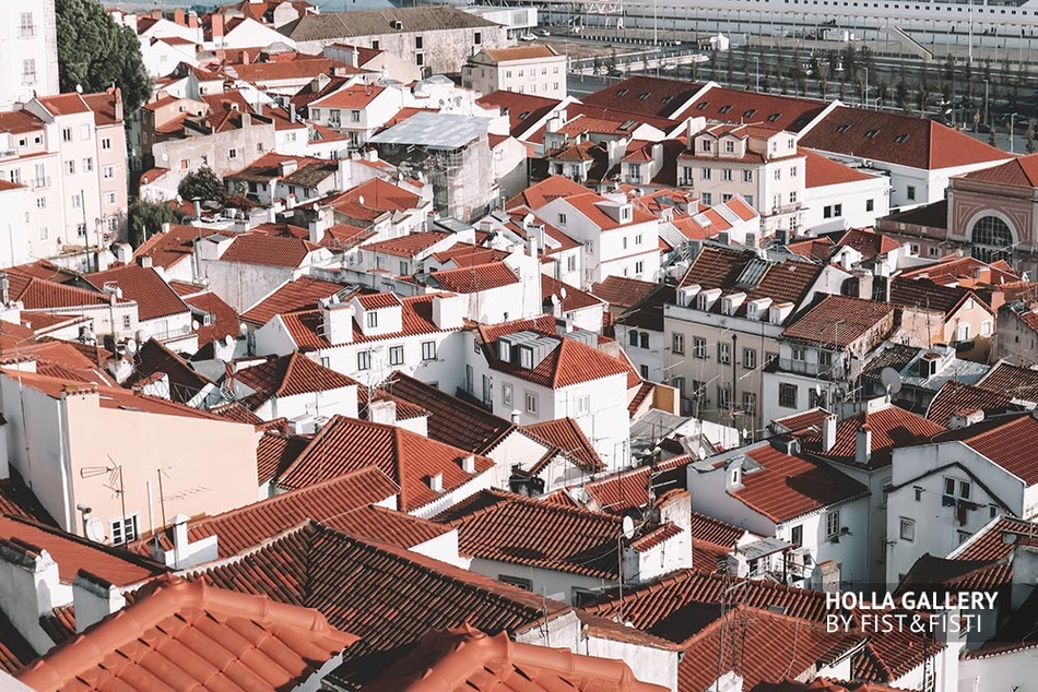 Фотообои города Лиссабон, с множеством зданий. 