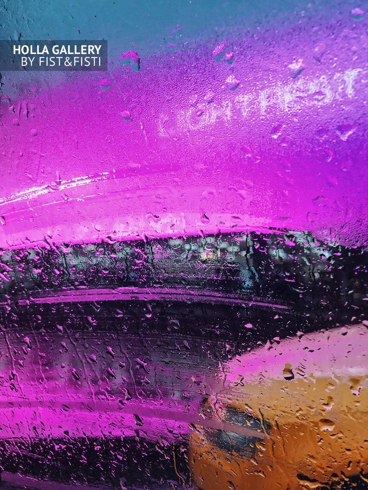 Капли дождя на стекле в потоке машин в Москве. Дизайн интерьера. Картины и фото на стену